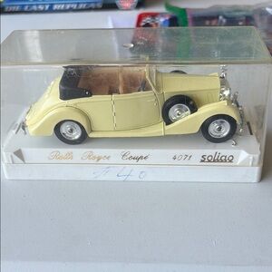 Solid White Model Base